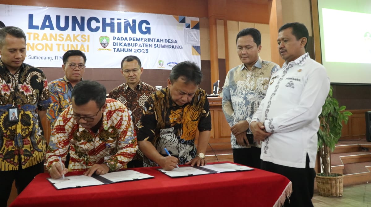 Sumedang Jadi Pionir Transaksi Non Tunai Tingkat Pemerintah Desa di Jawa Barat. (FOTO: HUMAS PEMDA)