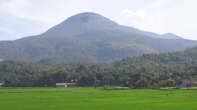 Legenda Gunung Tampomas Sumedang