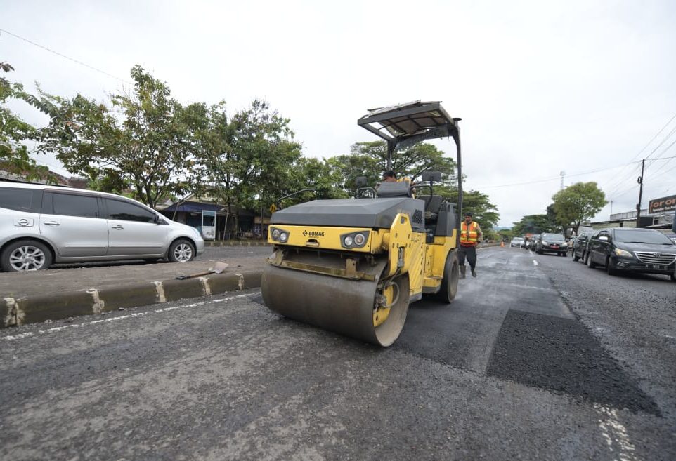 Ridwan Kamil Respon Cepat Jalan Jalur Lingkar Selatan Sukabumi untuk Diperbaiki