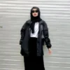 Kulit Terlihat Lebih Cerah! Yuk Intip Baju Hitam Cocok Dengan Jilbab Warna Apa