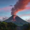 Gunung Merapi Terus Keluarkan Lava Pijar