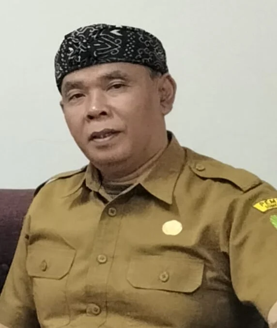 Caption.JENJANG LEBIH TINGGI: Kepala SMPN 2 Sumedang H Iryan Resmana, saat ditemui Sumeks di kantornya, usai memaparkan hasil kelulusan siswa baru- baru ini.