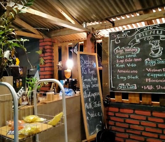 Cafe Ciburial Saung Bambu Tempat Nongkrong Paling Top di Cimalaka