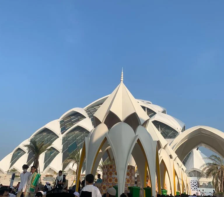Masjid Raya Al Jabbar menerima kunjungan sebanyak 124.578 orang selama libur Lebaran pada 22-26 April 2023.