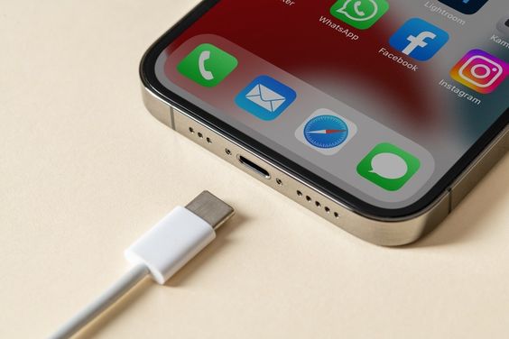 Adaptor Daya USB Apple atau iPhone 20W: Menghadirkan Kecepatan dan Efisiensi dalam Pengisian Daya