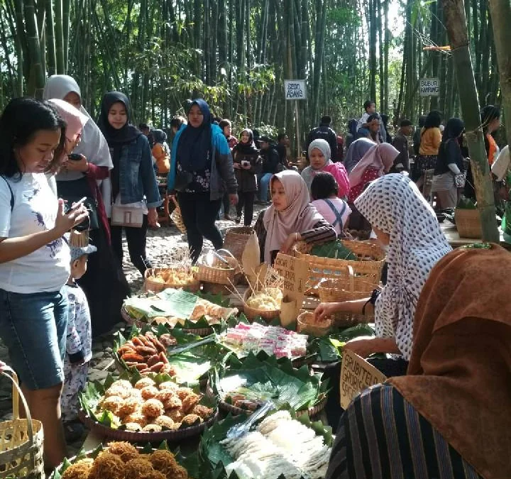 Pasar di Tengah Hutan, Nikmati Ketenangan Berbelanja di Hutan Bambu Pasir Jepang Kaki Gunung Manglayang Sumedang