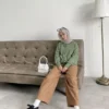 Anti Keliatan Tua! 20 Rekomendasi Warna Jilbab Yang Cocok Dengan Baju Warna Army