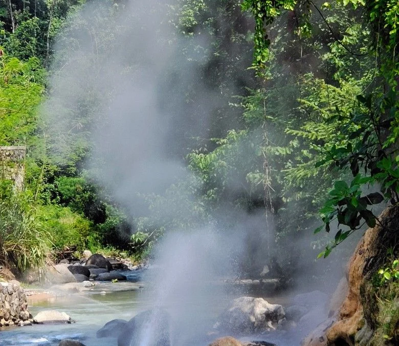 Pesona Kolam Renang Alami dan Pemandian Air Panas di Daerah Pegunungan Sumedang