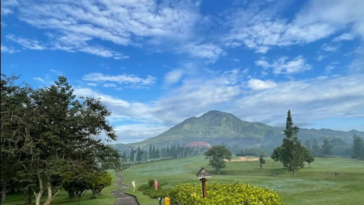 Main Golf Dekat Tol Cisumdawu di Jatinangor National Golf and Resort, Sultan Merapat Kesini