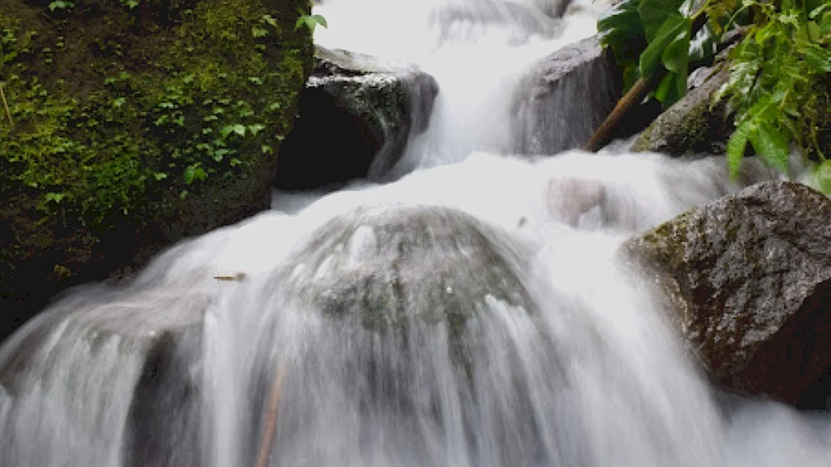 Wisata Air Terjun dan Pemandian Air Panas di Kaki Gunung Sumedang
