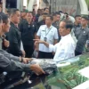 Presiden Jokowi Tinjau Pasar Cihapit Bandung, Tanya Harga Komoditas hingga Sambangi Warung Bu Eha