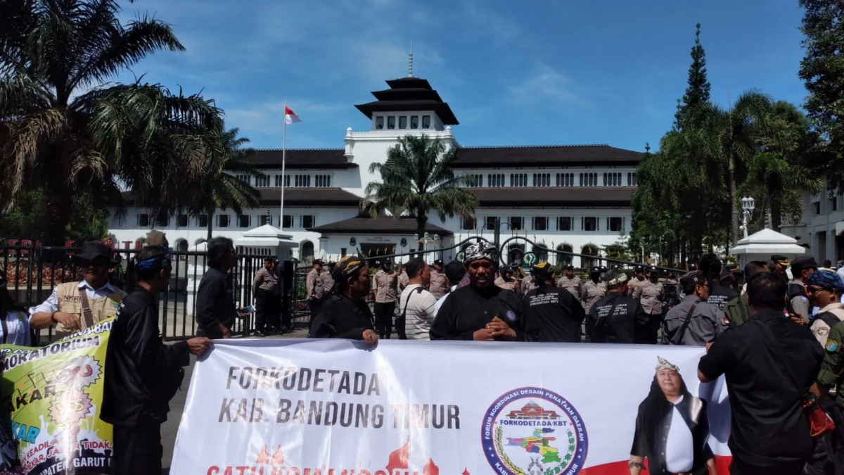 Perwakilan CDOB Demo Gedung Sate Tuntut Cabut Moratorium, Massa Kesal Tak Ditemui Gubernur