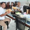 Rezeki dan Berkah Kehadiran Dr Aqua Dwipayana di Rumah Makan Bidadari 2