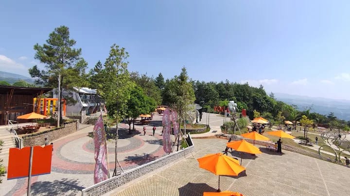 Rekomendasi Cafe Dekat Dengan Wisata Kampung Toga Kabupaten Sumedang, Menikmati Kota Sumedang Dari Atas Gunung
