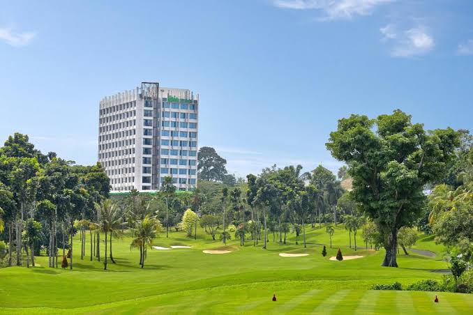MURAH! Hotel di Bogor Ini Menyajikan Pemandangan Indah yang Damai!