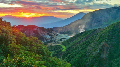 Gunung di Jawa Barat yang Cocok untuk Hiking! Buat Pemula Gak Usah Khawatir, Disini Ada Rekomendasinya!
