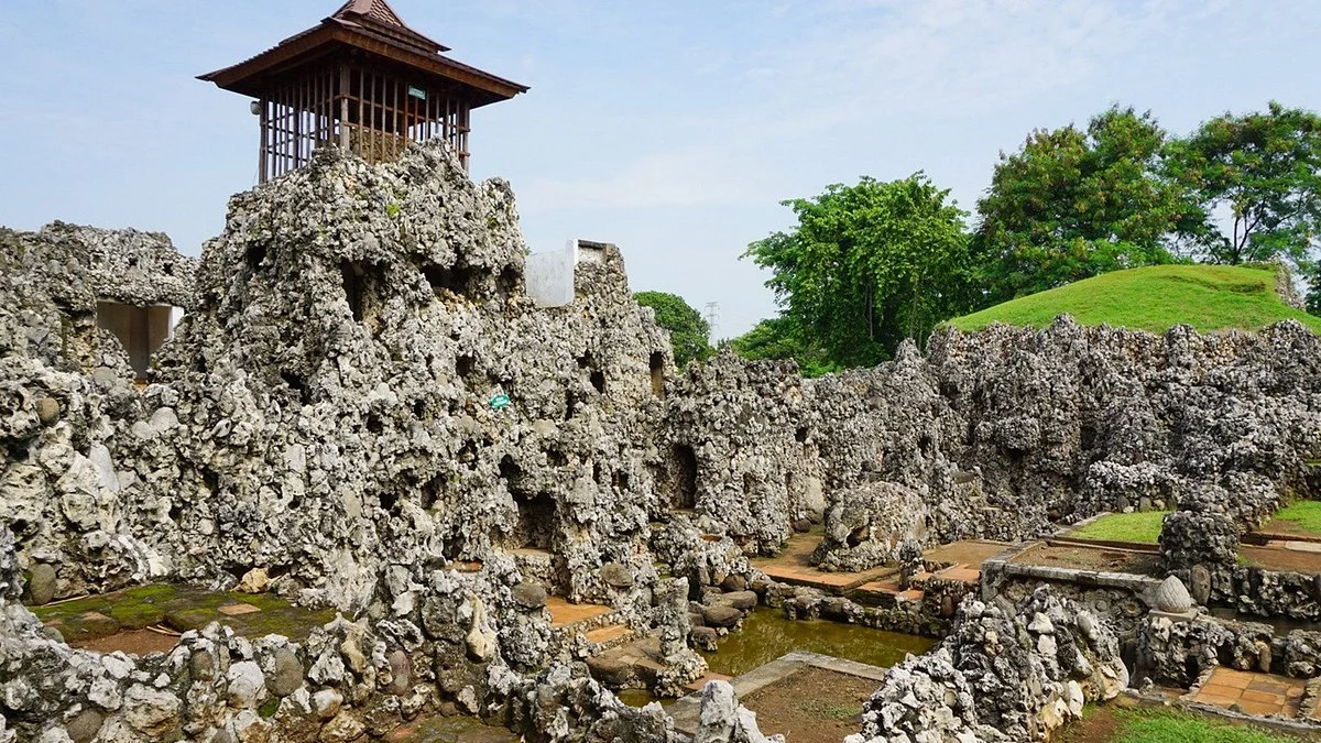 Sejarah Taman Sari Gua Sunyaragi, Destinasi Wisata yang Ramai Setelah Pengoperasian Tol Cisumdawu