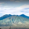 Bingung Muncak ke Mana? Ini 5 Gunung Terfavorit di Jawa Barat, Jangan Pergi Sendiri Kalo Mau ke Sini!
