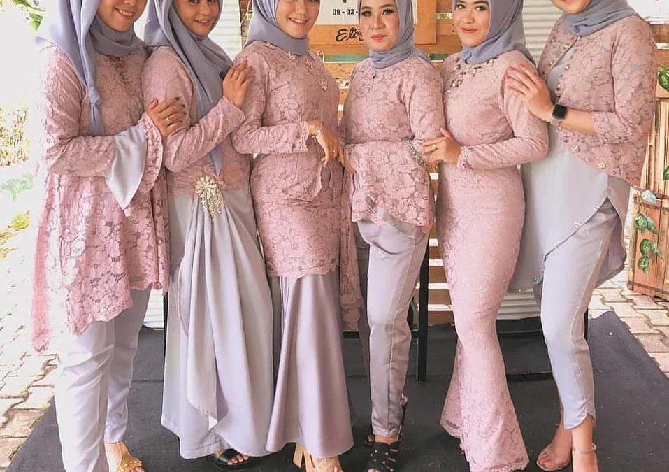 Kebaya Pink Cocok dengan Jilbab Warna Apa Ya? Yuk Intip Padu Padan Warna Jilbab yang Terlihat Elegan dengan Kebaya Pink!