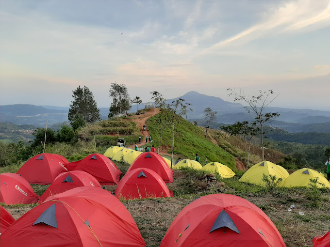 Nikmati Keindahan Alam Dari Atas Bukit Sambil Berkemah Di Nangorak Camping Ground Tempat