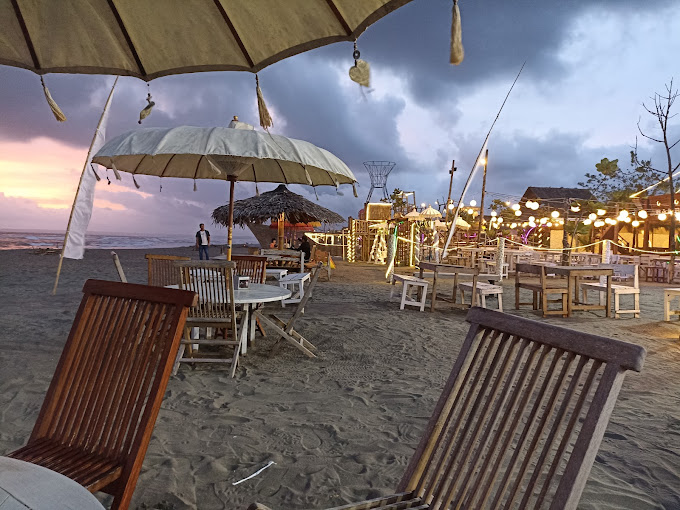 Wisata Pangandaran Kekinian dan Instagramable Menikmati Makan di Tepi Pantai dengan Pemandangan 