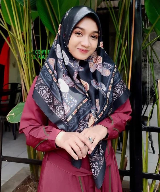 Ning Umi Laila: Wanita Berparas Cantik pintar Bersholawat yang tengah viral di Sosial Media