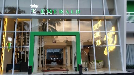 Emerald Hotel Pangandaran: Pesona Pantai dan Kesenangan Menginap