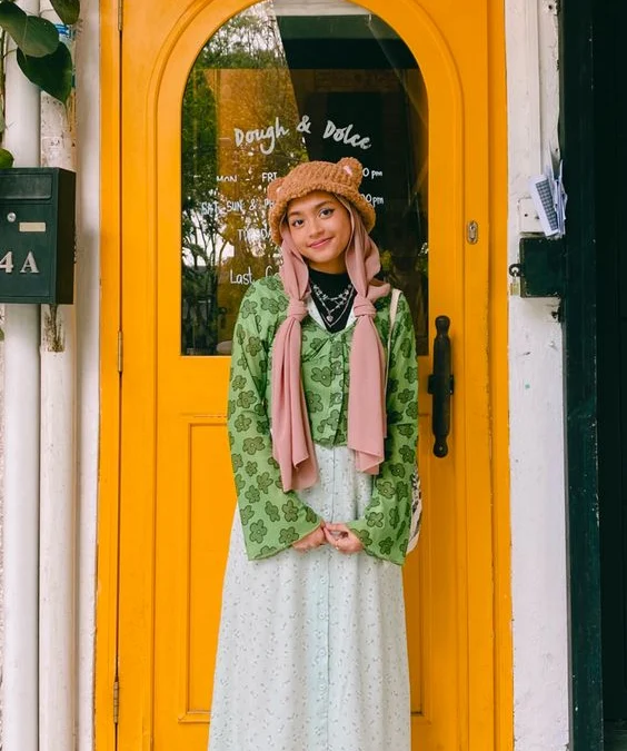Sagelovers Wajib Intip 5 Kombinasi Outfit Warna Sage yang Matching, Baju Warna Sage Cocok Dengan Jilbab Warna Apa?