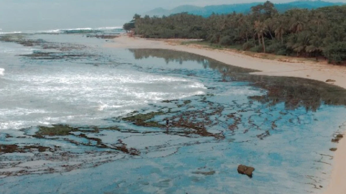 Pantai Karapyak Pangandaran Lebih Damai dan Tenang Dapet Banget Vibes Mantainya