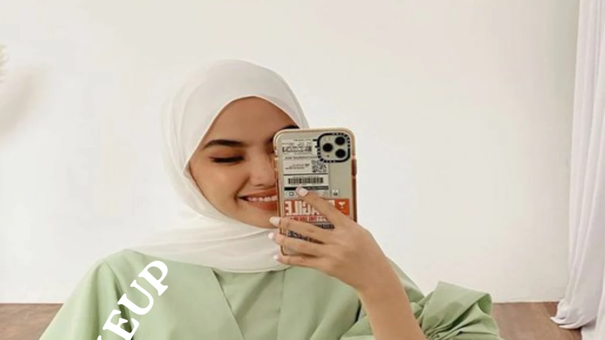 Kehangatan Warna Dress Sage Dipadukan Dengan Hijab Sangat Menenangkan