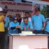 RAMAI: Camat Cimanggung, H Agus Wahyudin membuka acara milangkala Kecamatan Cimanggung ke-37 yang dihadiri oleh Tokoh Masyarakat H Kama Wijaya.(istimewa)