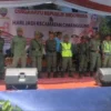 HUT Ke-37 Kecamatan Cimanggung berikan penghargaan prespaid kepada Lismas desa terbaik.(istimewa)