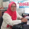 TEGAS: Rini Komala, Kepala UPTD  Metrologi pada Dinas Koperasi Perindustrian Perdagangan dan UMKM Kabupaten saat ditemui Sumeks di kantornya, kemarin.(istimewa)