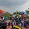 SEMANGAT: Program seni yang memukau di Desa/Kecamatan Cikancung, Kabupaten Bandung berkerjasama dengan mahasiswa ISBI.(istimewa)