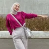 Anti Norak dan Ga Nyambung! 20 Rekomendasi Warna Jilbab Cocok Dengan Baju Pink Fuschia Selain Hitam