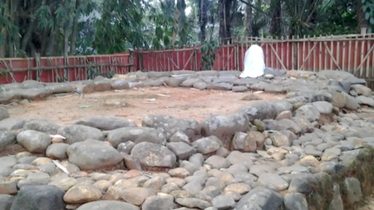 Situs-situs Arkeologi dan Peninggalan Sejarah di Sumedang yang Sering Dikunjungi Oleh Masyaraka untuk Ziarah