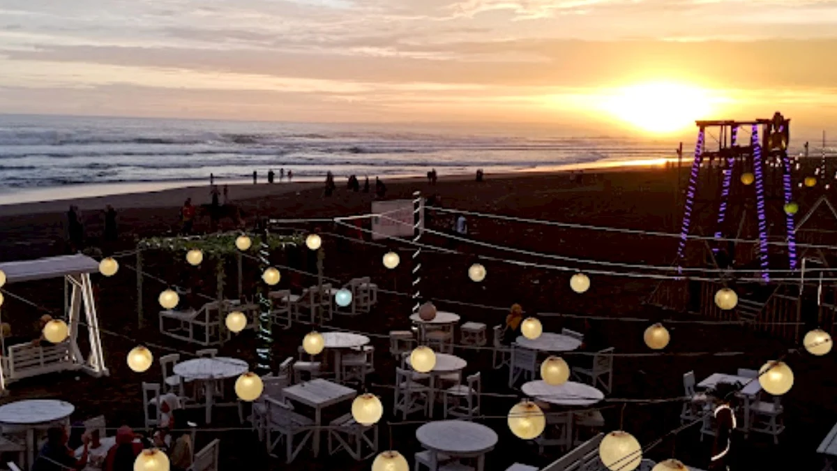 Menikmari Sunrise dan Sunset Pangandaran Dengan Suasana Pantai yang Syahdu di Bamboo Cafe & Resto Pangandaran