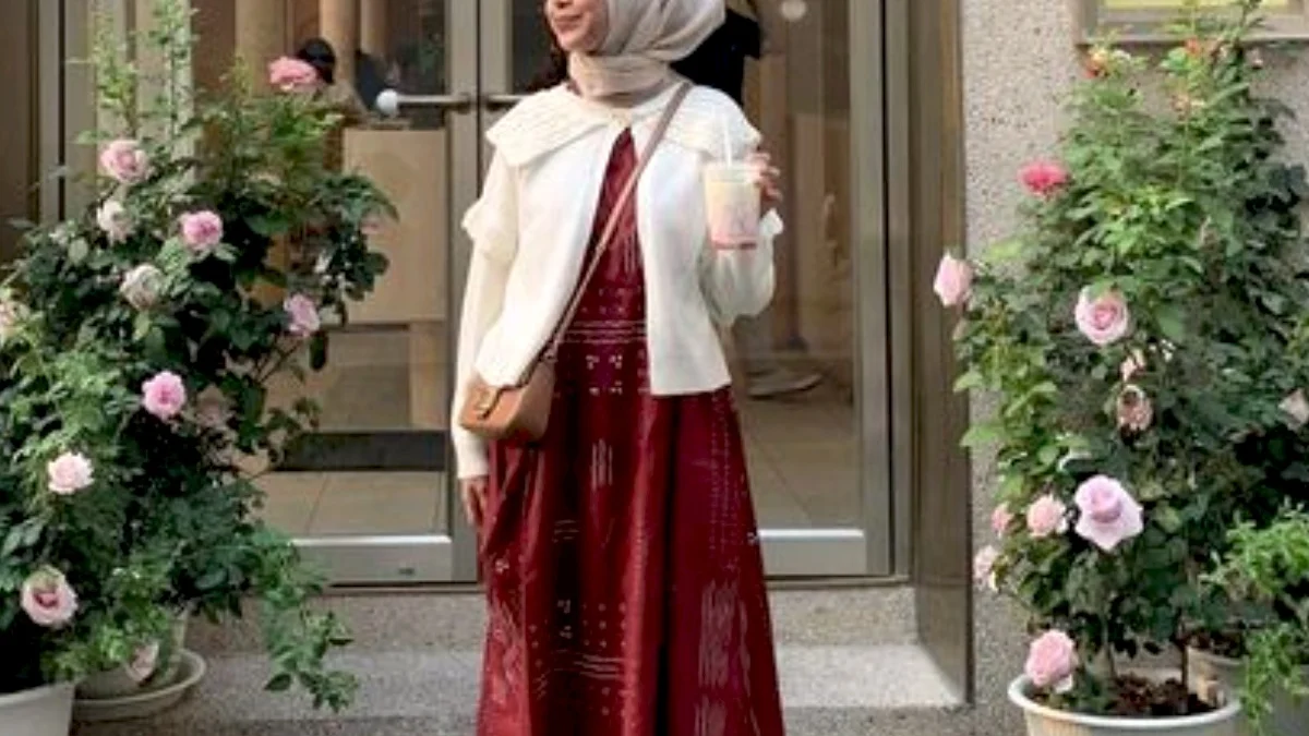 Rayakan 17 Agustus Dengan Outfitmu! Tips Memadukan Baju Merah dengan Jilbab Warna Lain