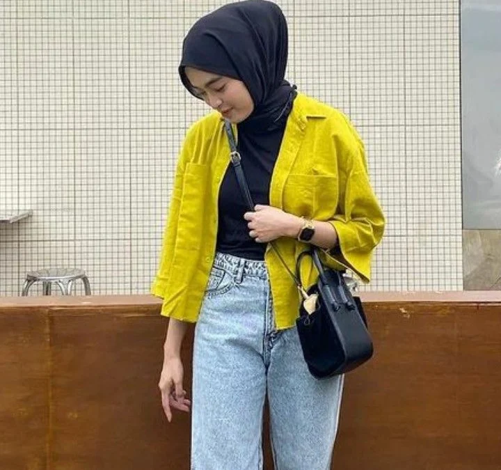 Empat Rekomendasi Outfit Baju Warna Kuning Lemon Dengan Hijab