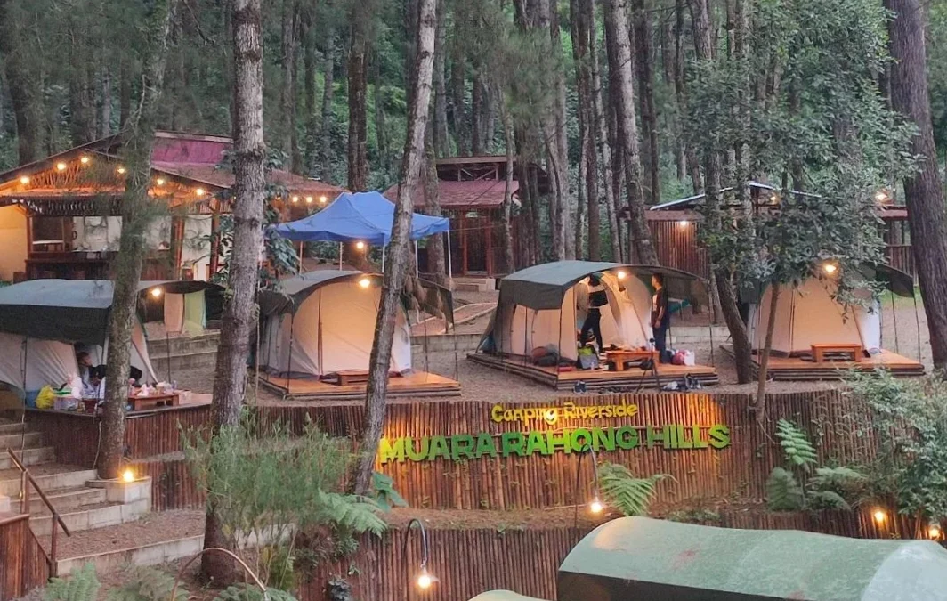 Muara Rahong Hills: Destinasi Glamping Plus Rafting Terkeren Di Tengah Hutan Pinus Pangalengan