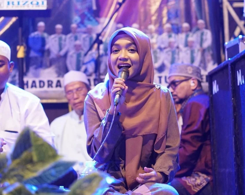 Profil dan Biodata Ning Umi Laila, Ustadzah Muda yang Sebarkan Dakwah Lewat Medsos