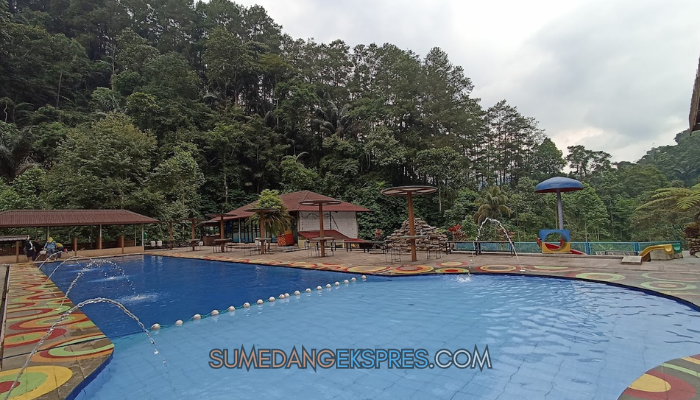 10 Wisata Edukasi di Sumedang, Nikmatin Alam Pegunungan Sambil Berenang di Kolam Biru!