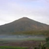 Pacu Adrenalinemu Dengan Trekking di Gunung Gunung Tertinggi di Jawa Barat