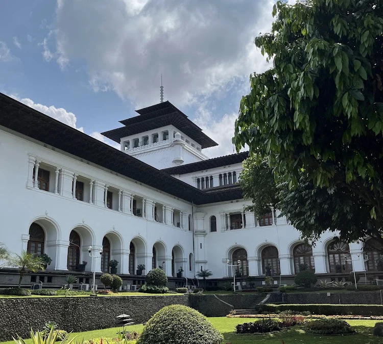 Mengungkap Sejarah yang Tersembunyi: Petualangan ke Tempat-Tempat Bersejarah di Bandung