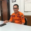 TEGAS: Drs. Atang Sutarno kepala pelaksana BPBD saat dijumpai di kantornya membahas tentang desa tangguh bencana, kemarin. (foto Rizki)