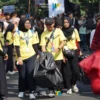 BERJAGA: Panitia WJF 2023 menyiapkan teknis penanganan dan pengelolaan sampah selama event West Java Festival (WJF) 2023 yang berlangsung di Jalan Diponegoro, kawasan Gedung Sate dan Stadion Siliwangi, Kota Bandung, pada 2-3 September 2023.