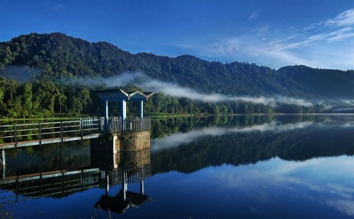 Tenang dan Seru, Sensasi Memancing di Danau Lembang