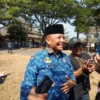 SIAP-SIAP: Sekretaris Daerah Kabupaten Sumedang, Herman Suryatman diwawancara sejumlah wartawan, soal pelantikannya menjadi Penjabat Bupati Sumedang, di Pusat Pemerintahan Sumedang, kemarin.
