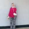 10 Inspirasi Warna Jilbab Yang Cocok Dengan Baju Warna Fuschia dan Magenta