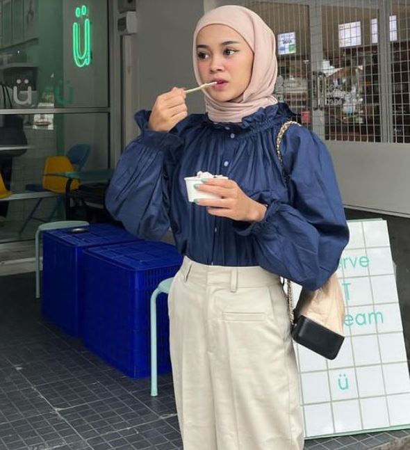 10 Inspirasi Warna Jilbab Yang Cocok Dengan Baju Biru